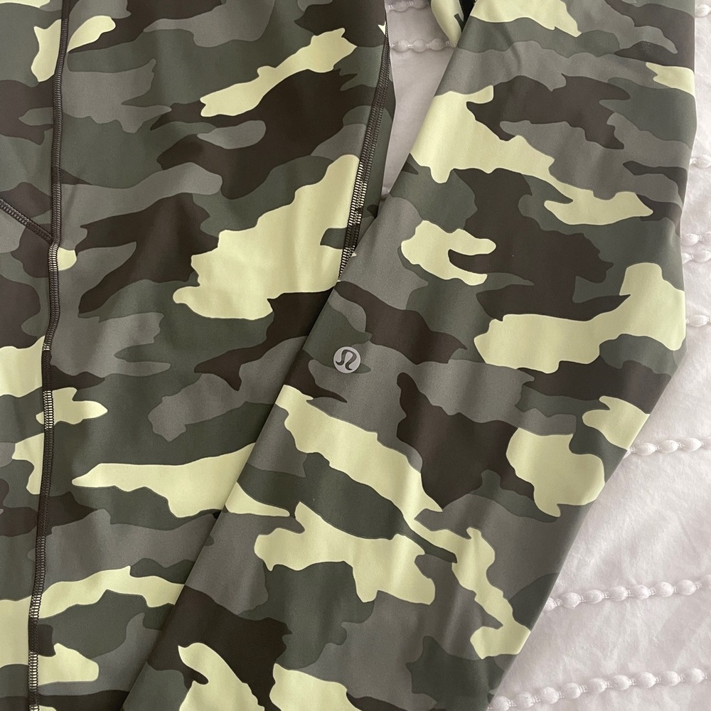 Lululemon cropped leggings size 10, like new without tags